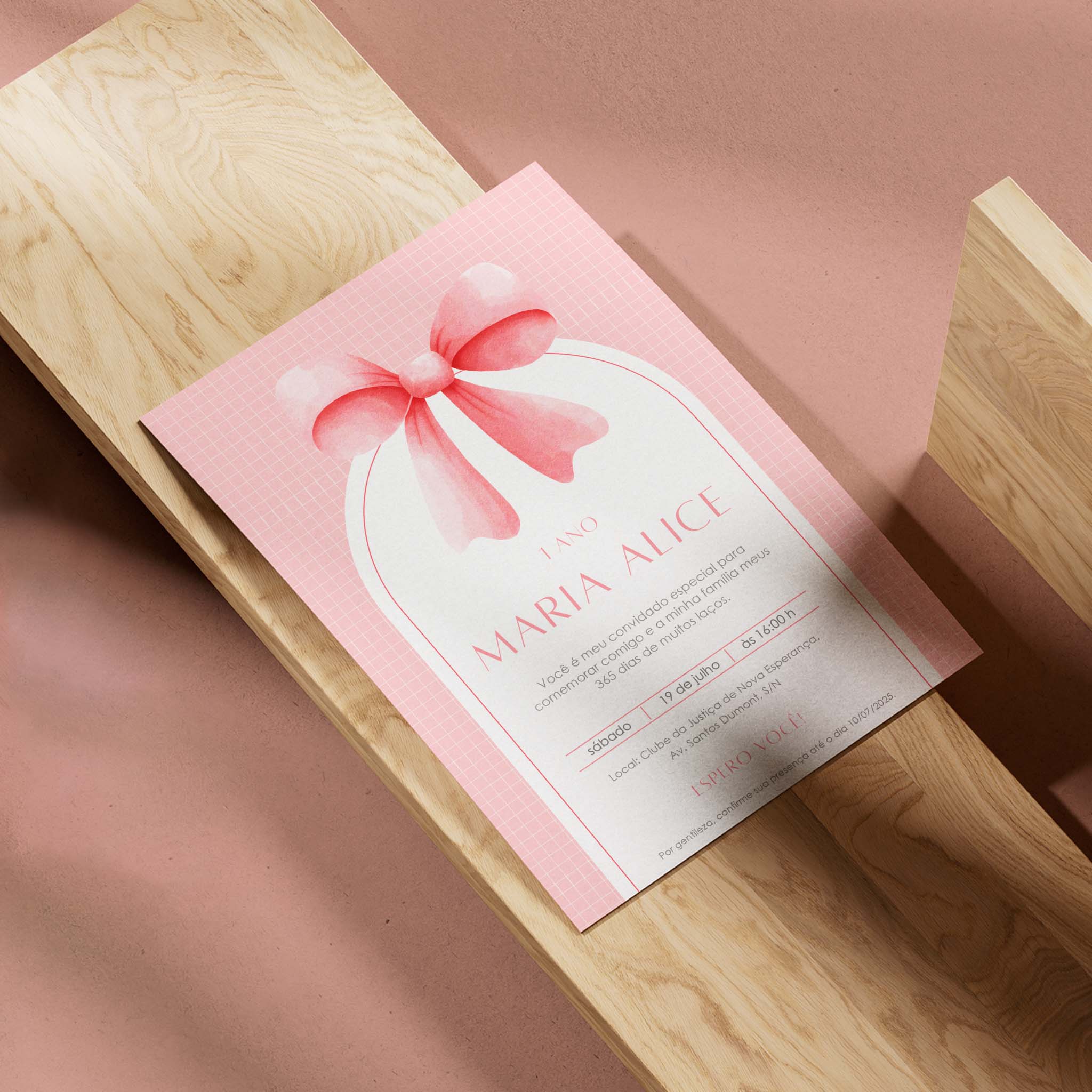 Invitación digital de cumpleaños con lazo rosa